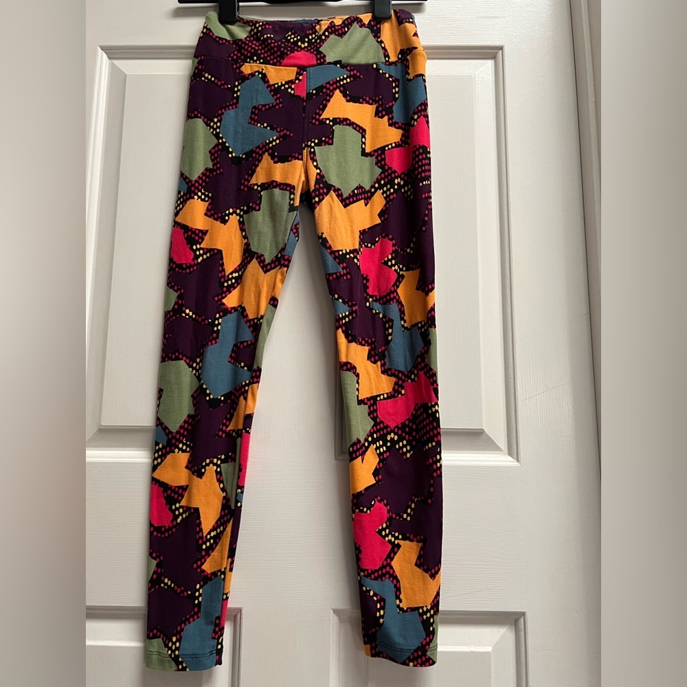 LULAROE in EUC (Excellent Used Condition) OS Leggings One Size.